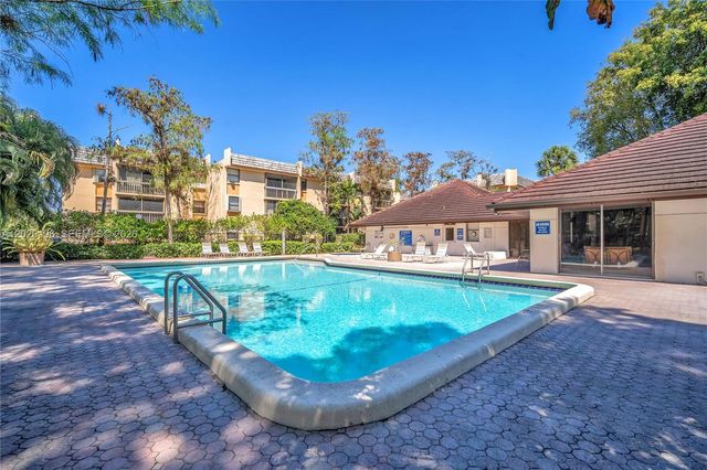 8437 Forest Hills Dr 304, Coral Springs, FL 33065