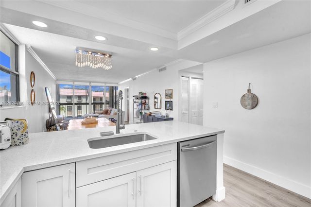 8437 Forest Hills Dr 304, Coral Springs, FL 33065