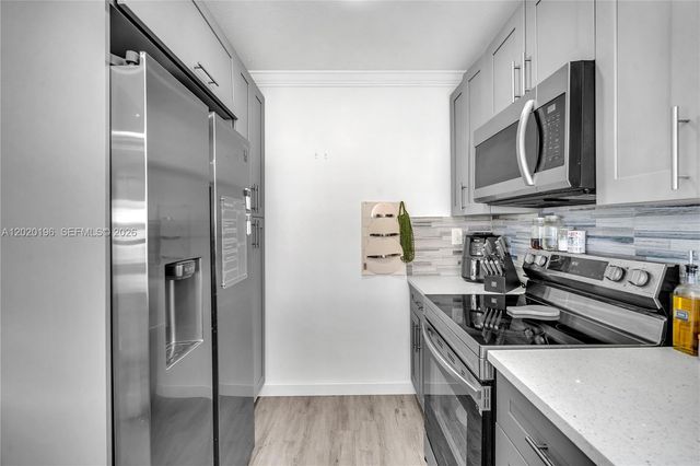 8437 Forest Hills Dr 304, Coral Springs, FL 33065