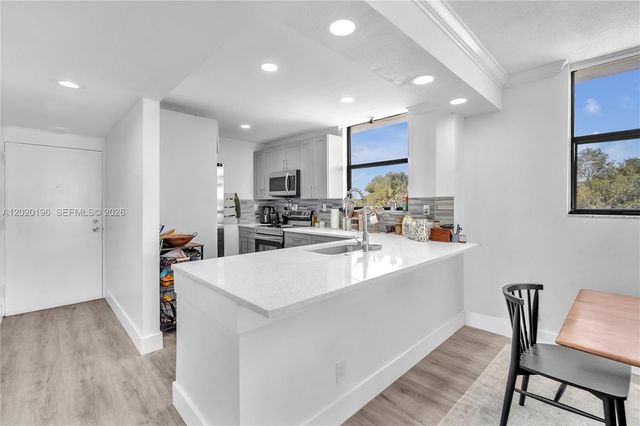 8437 Forest Hills Dr 304, Coral Springs, FL 33065
