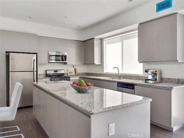 610 Levering Avenue 203, Los Angeles, CA 90024