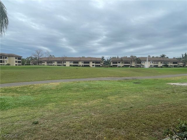 5770 Trailwinds DR 211, Fort Myers, FL 33907