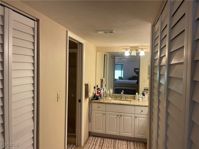 5770 Trailwinds DR 211, Fort Myers, FL 33907