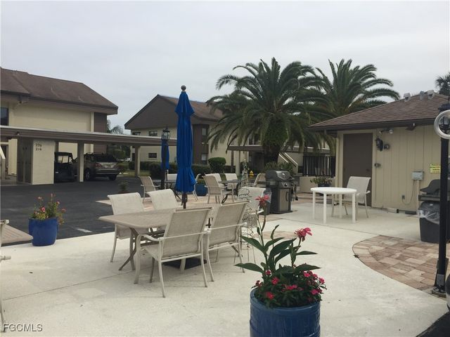 5770 Trailwinds DR 211, Fort Myers, FL 33907