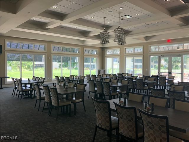 5770 Trailwinds DR 211, Fort Myers, FL 33907