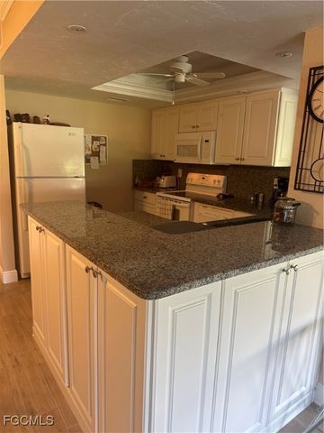 5770 Trailwinds DR 211, Fort Myers, FL 33907