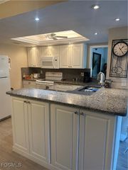 5770 Trailwinds DR 211, Fort Myers, FL 33907