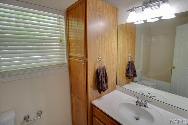 322 Washington Avenue, East Alton, IL 62024