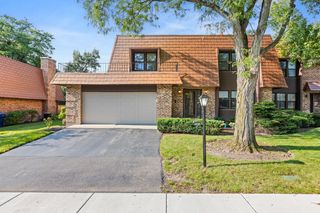 3936 Dundee Road, Northbrook, IL 60062