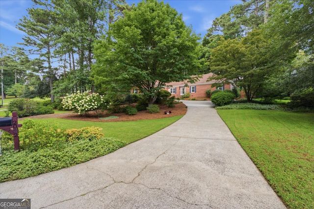 2032 Signal Ridge Chase, Kennesaw, GA 30152