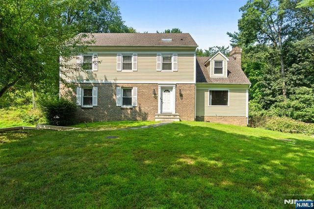 215 Oak Avenue, Wyckoff, NJ 07481
