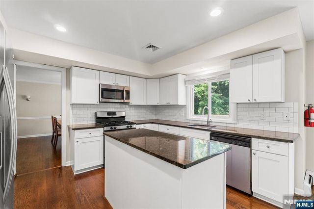 215 Oak Avenue, Wyckoff, NJ 07481