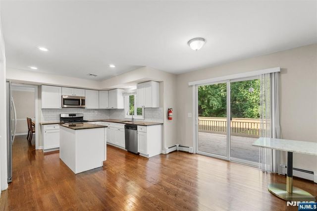215 Oak Avenue, Wyckoff, NJ 07481