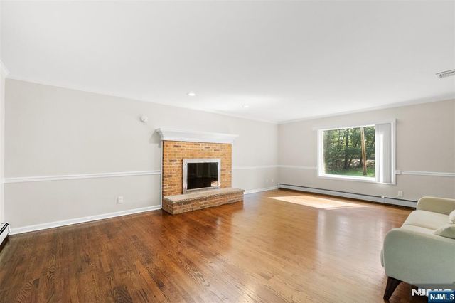 215 Oak Avenue, Wyckoff, NJ 07481