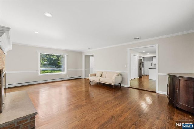 215 Oak Avenue, Wyckoff, NJ 07481