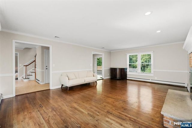 215 Oak Avenue, Wyckoff, NJ 07481