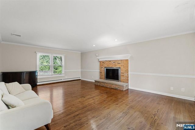 215 Oak Avenue, Wyckoff, NJ 07481
