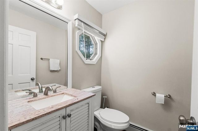 215 Oak Avenue, Wyckoff, NJ 07481
