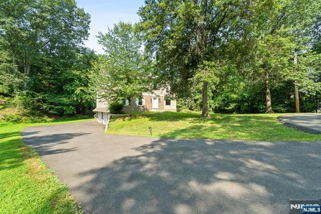 215 Oak Avenue, Wyckoff, NJ 07481