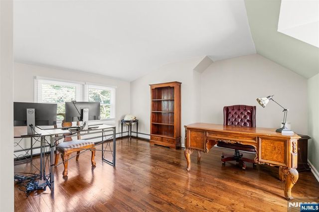 215 Oak Avenue, Wyckoff, NJ 07481