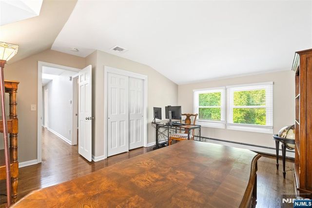 215 Oak Avenue, Wyckoff, NJ 07481