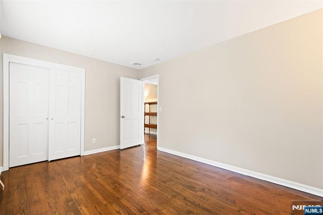 215 Oak Avenue, Wyckoff, NJ 07481
