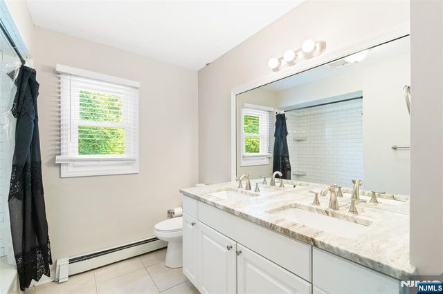 215 Oak Avenue, Wyckoff, NJ 07481