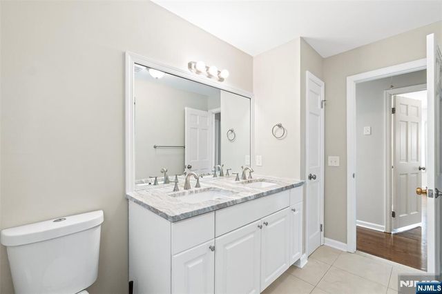 215 Oak Avenue, Wyckoff, NJ 07481