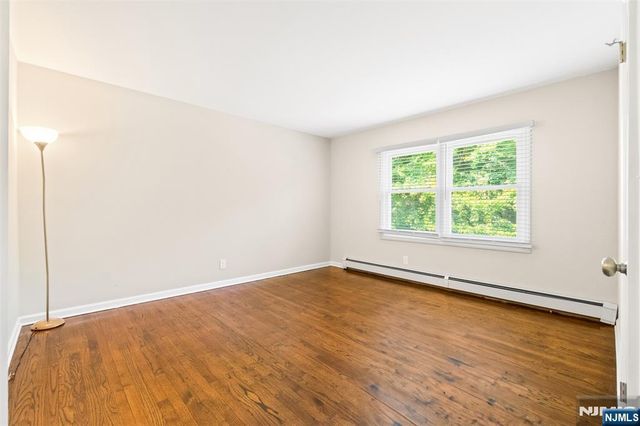 215 Oak Avenue, Wyckoff, NJ 07481