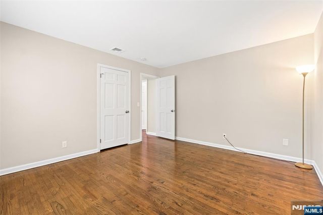 215 Oak Avenue, Wyckoff, NJ 07481