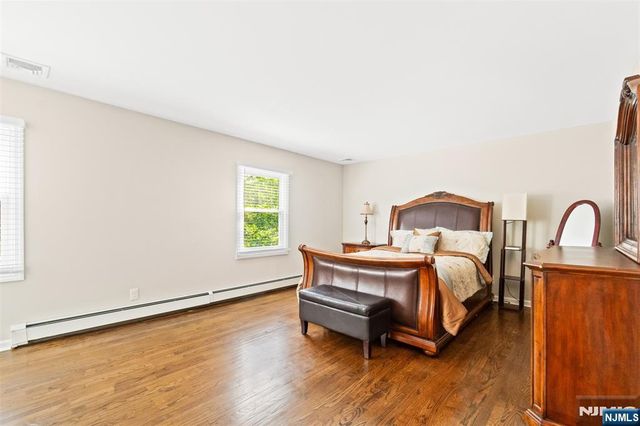 215 Oak Avenue, Wyckoff, NJ 07481