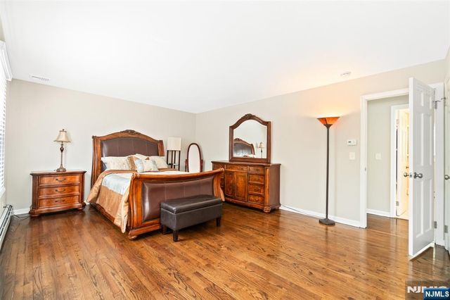 215 Oak Avenue, Wyckoff, NJ 07481