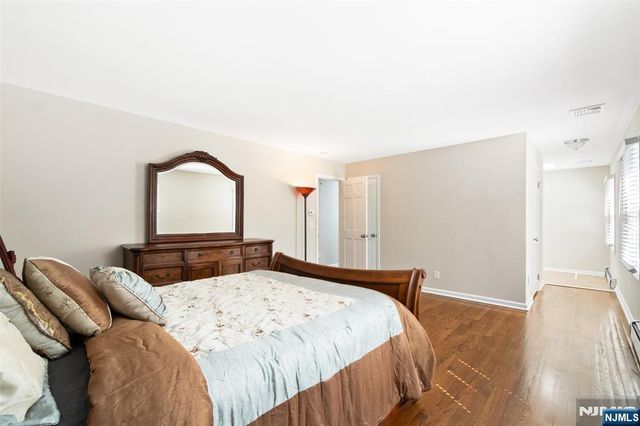 215 Oak Avenue, Wyckoff, NJ 07481