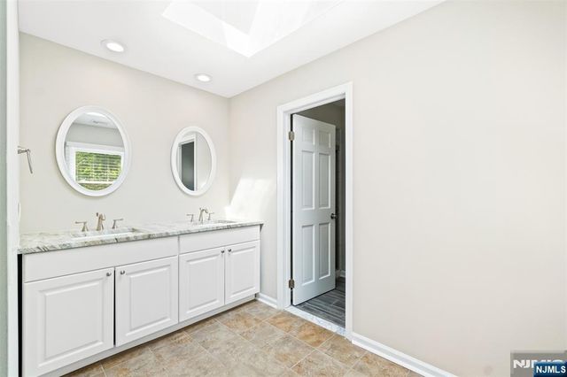 215 Oak Avenue, Wyckoff, NJ 07481