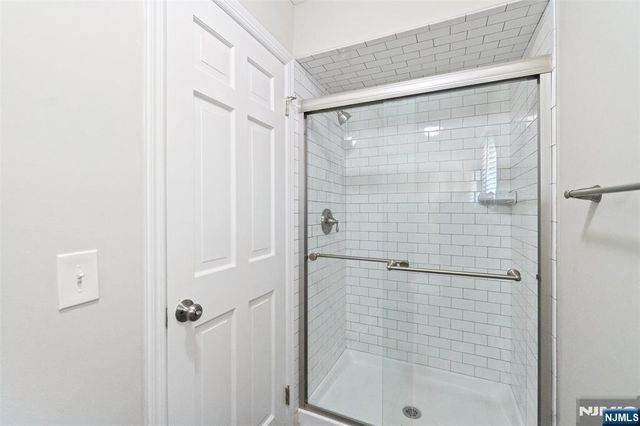 215 Oak Avenue, Wyckoff, NJ 07481
