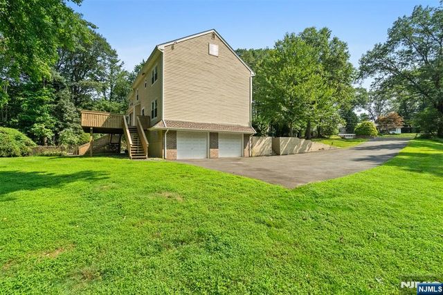 215 Oak Avenue, Wyckoff, NJ 07481