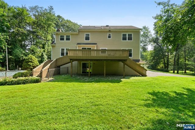 215 Oak Avenue, Wyckoff, NJ 07481