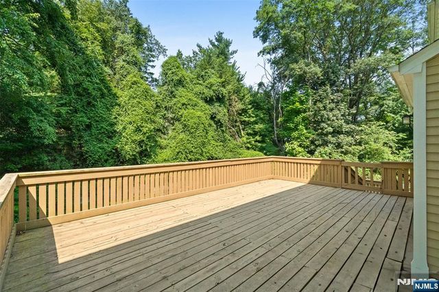 215 Oak Avenue, Wyckoff, NJ 07481