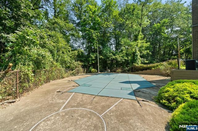 215 Oak Avenue, Wyckoff, NJ 07481