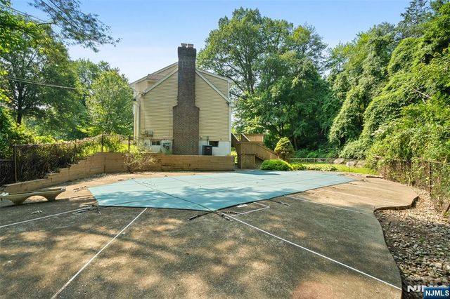 215 Oak Avenue, Wyckoff, NJ 07481