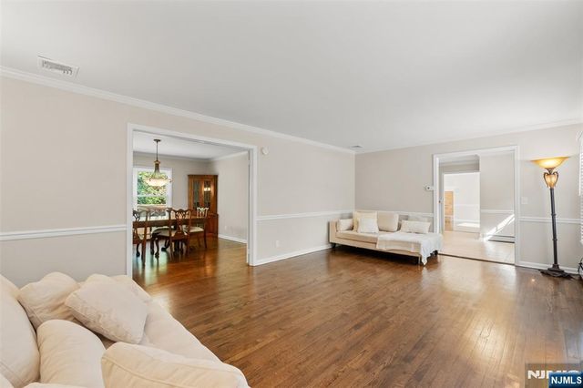 215 Oak Avenue, Wyckoff, NJ 07481