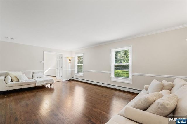 215 Oak Avenue, Wyckoff, NJ 07481