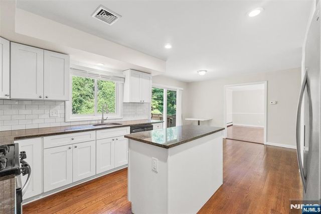 215 Oak Avenue, Wyckoff, NJ 07481