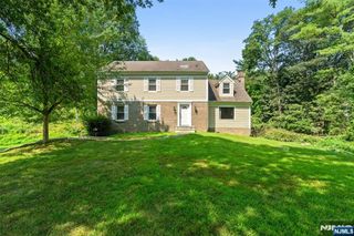215 Oak Avenue, Wyckoff, NJ 07481