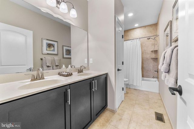 35 DAVID DR, Newtown, PA 18940