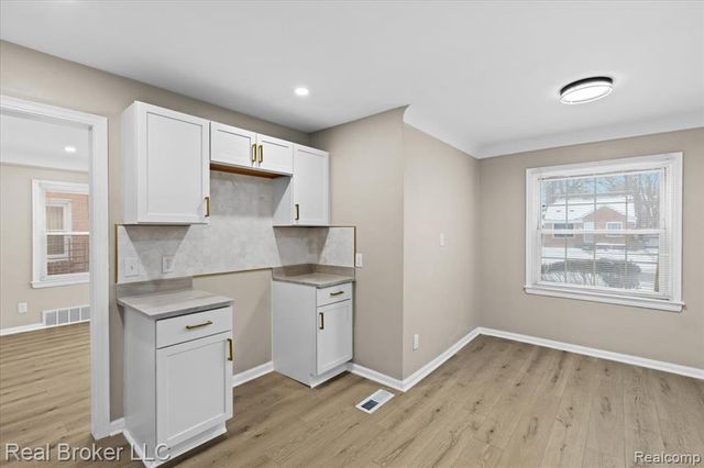 20309 Gilchrist Street, Detroit, MI 48235