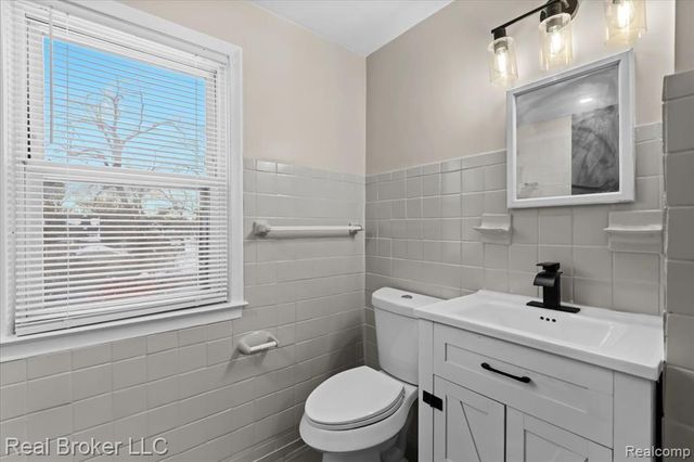 20309 Gilchrist Street, Detroit, MI 48235