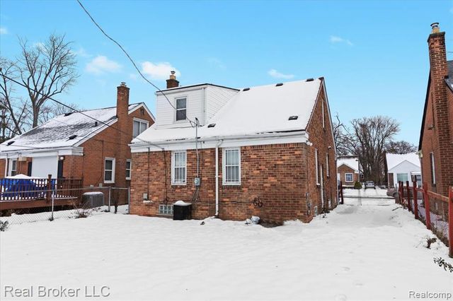 20309 Gilchrist Street, Detroit, MI 48235