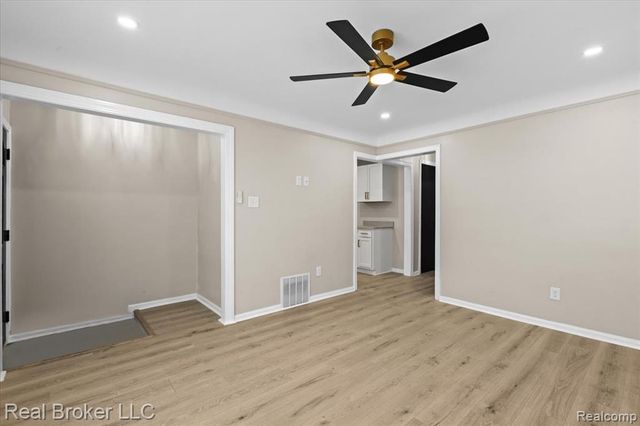 20309 Gilchrist Street, Detroit, MI 48235