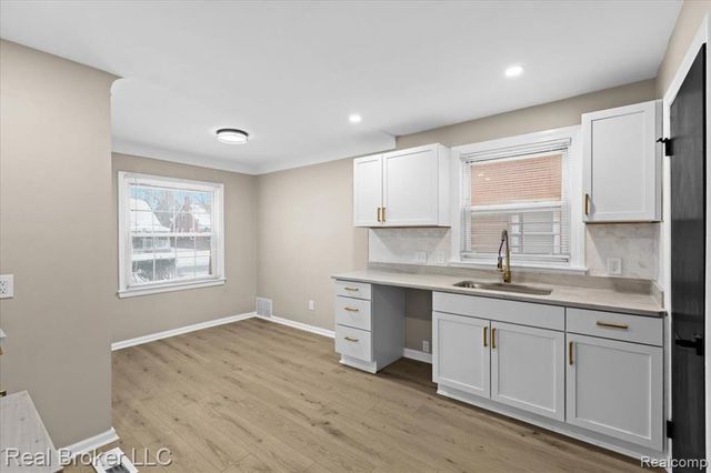 20309 Gilchrist Street, Detroit, MI 48235